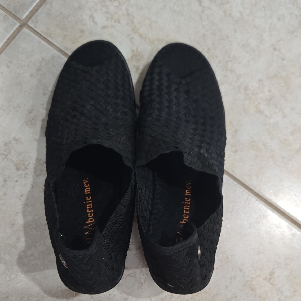 bernie mev. Women's Black Woven Loafers